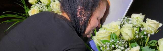 "Ne mogu da uđem u kuću!" Mala Cana vikala na komemoraciji - slomila se nad Andrijinom slikom, pridržavaju je