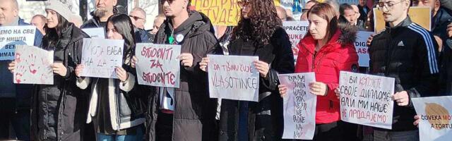 Vlasotince drugi put ove nedelje zastalo na 15 minuta – građani i studenti ponovo traže odgovornost i pravdu