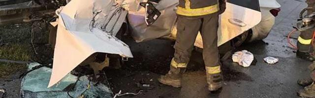 Auto je potpuno smrskan! Horor scene kod Umčara, poginula dvojica Albanaca sa pasošem Severne Makedonije