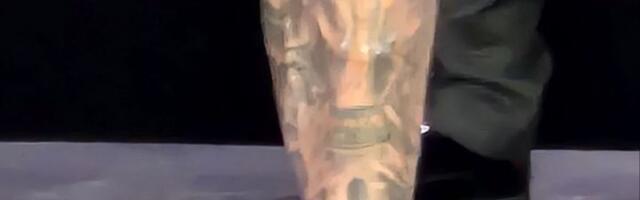 Bori se protiv hrvatskog talenta, nadimak mu je "La Kobra", a na nozi ima istetoviranog Mesija i "boginju"