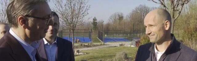 UŽIVO "VOŽD KARAĐORĐE KAD BUDEMO RADILI ĆE DA KOŠTA MILIJARDE" Vučić u Raniloviću: Predsednik obilazi Šumadijski kutak, u poseti porodici Pantelić