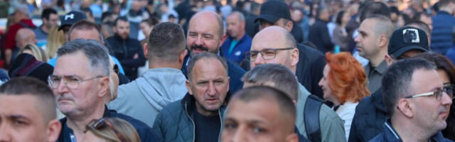 Покушај преласка улице на обележеном месту оцењен као ризик, заузета раскрсница није