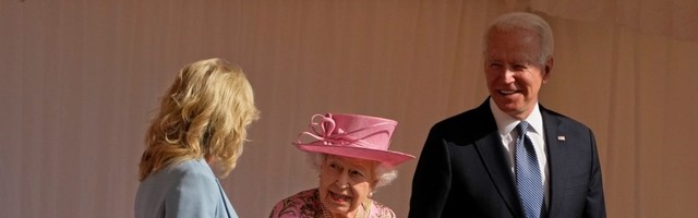 Na čaju sa kraljicom