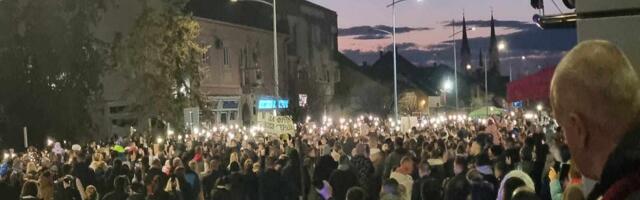 FOTO, VIDEO Veliki broj ljudi i bajkera na protestu u Futogu: Uz studente i njihove zahteve