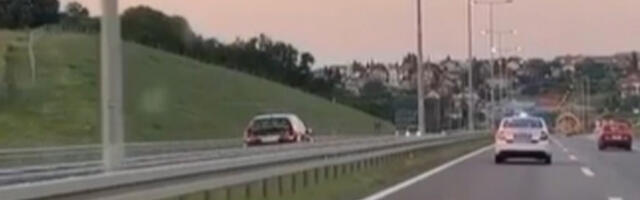 STRAVIČNA TRAGEDIJA NA AUTOPUTU! Vozač POGINUO na licu mesta, automobil kompetno uništen!