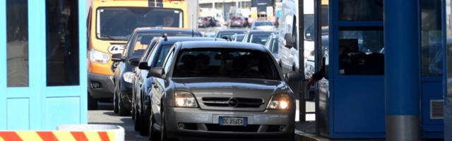 HAOS NA GRANICAMA: Teretnjaci čekaju i po osam sati