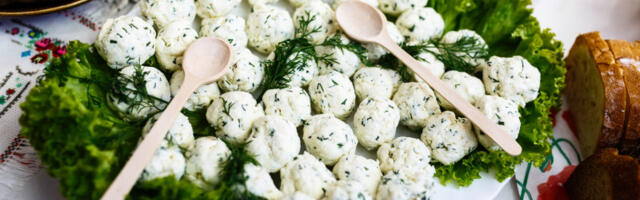 Zapečene kuglice od sira i spanaća: Proteinski zalogajčići punog ukusa (RECEPT)