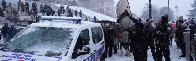 NEVREME ODNELO PET ŽIVOTA, ŽANDARMERIJA NA NOGAMA: Najteži udes u sudaru dva autobusa, automobil se survao u reku - VOZAČU STALO SRCE! (FOTO, VIDEO)