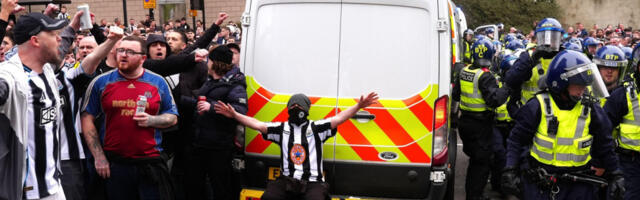 Opšti haos pred derbi: Krvavi sukob ispred stadiona, medicinske ekipe oživljavale navijača na licu mesta