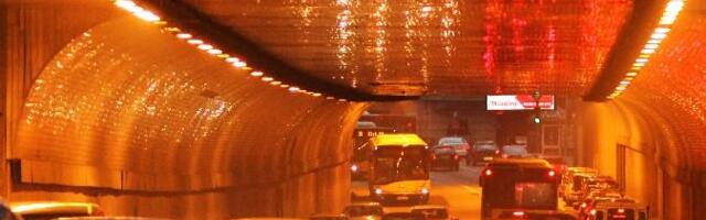 SUDAR U TERAZIJSKOM TUNELU: Stvaraju se ogromne gužve u centru grada, policija i hitna na terenu