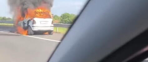 POŽAR NA MORAVSKOM KORIDORU KOD PODUNAVACA: Vatra progutala automobil, objavljen snimak s lica mesta (VIDEO)