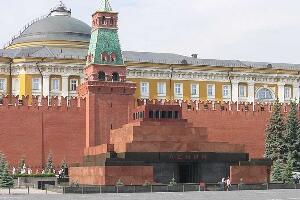 Пијанац покушао да украде Лењина из маузолеја у Москви