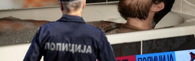 U STANU NA VRAČARU PRONEĐEN LEŠ U KADI! Krvi je bilo na sve strane - policija sumnja NA JEDNO!