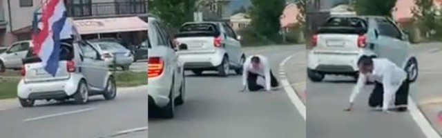 (VIDEO) Umalo tragedija! Barjaktar ispao iz automobila u svadbenoj koloni