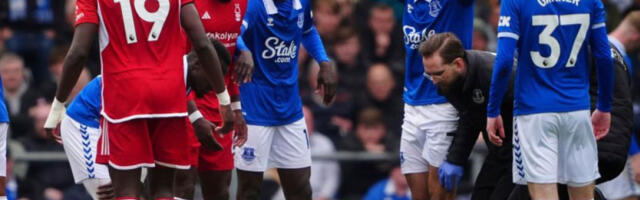 HOROR POVREDA NA OSTRVU Igrača Evertona na nosilima uz kiseonik izneli sa terena (VIDEO)