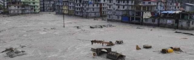 U JEDNOM DELU SVETA NEZAPAMĆENE VRUĆINE, A OVDE POPLAVE: Voda nosi sve pred sobom, poginulo na stotine ljudi!