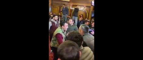 Video: Demonstranti u Jerevanu upali u zgradu vlade