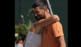 KAMERE IH UHVATILE! ĐOKOVIĆ I SABALENKA U SRDAČNOM ZAGRLJAJU! Arina mu prišla čim ga je videla, pogledajte kako su se pozdravili! VIDEO