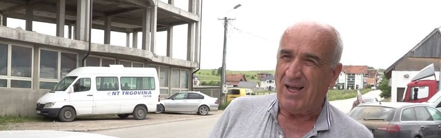 Mještani naselja Velje Polje traže od nadležnih postavljanje ležećih policajaca na putu