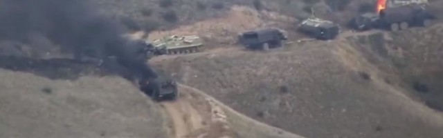 NOVI DOKAZ UNIŠTAVANjA AZERBEJDžANSKE TEHNIKE: Velika kolona oklopnih transportera zasuta vatrom naletela na mine (VIDEO)