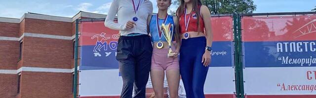 Una Jovanović ne zna za prepreke: Atletičarka Banata beleži sjajne rezultate