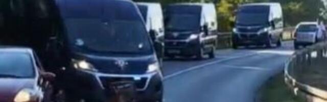 Interventna blokirala ulaz u Bački Petrovac: Građani stižu preko NJIVA (VIDEO)