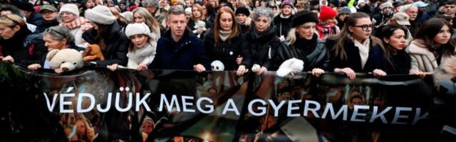 Hiljade Mađara došlo ispred Orbanove kancelarije, traže samo jedno (FOTO)