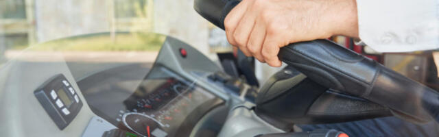 Петнаестогодишњак украо аутобус одвезе девојку у школу