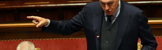 Крозето: Свет захватило лудило, САД могу бацити нуклеарну бомбу на Иран