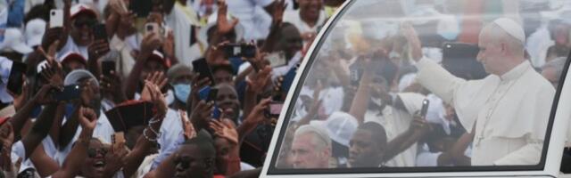 POLA AFRIKE DOŠLO NA PAPINU MISU U AFRICI: Nećete verovati koliko se vernika okupilo! OVO JE ZA ISTORIJU (VIDEO)