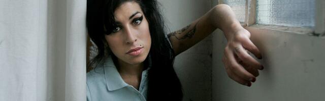 Otac Ejmi Vajnhaus izgubio spor protiv njenih prijateljica oko prodaje njenih stvari