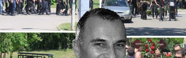 ČLANOVI KEKINE GRUPE U POVORCI! Jelena Nešović grca u suzama, a evo ko se sve pojavio na Bajinoj sahrani! (FOTO)