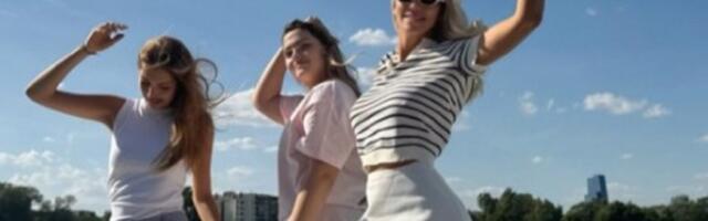 Jelena Karleuša uživa na brodu svog oca Dragana: Sa ćerkama u opuštenom izdanju, osmeh ne skida s lica