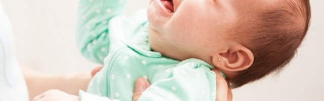 I najmirnija beba plače barem sat dnevno, ali ima još mnogo uzroka osim gladi i pune pelene