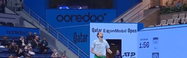 Šokantno ponašanje Danila Medvedeva! Rus zgrozio planetu: Bacao reket, uništavao teren i na kraju pljuvao lopticu!? (VIDEO)