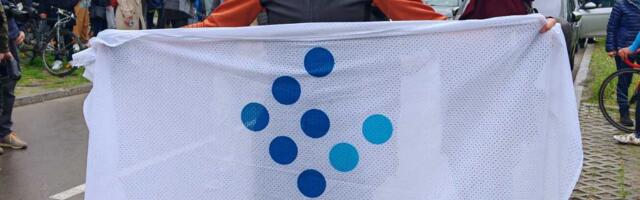 Kragujevčanin Igor Jovanović: Građani nas tokom vožnje pozdavljaju raširenih ruku sa srpskom zastavom