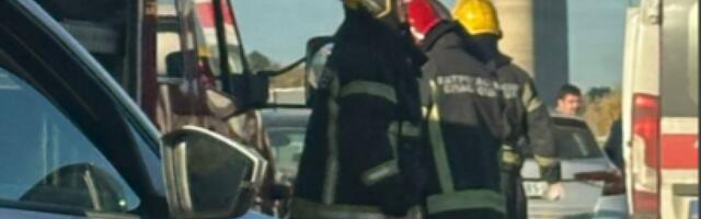 SUDAR KOD BORA Vatrogasci iz smrskanog automobila  izvlačili trojicu maloletnika