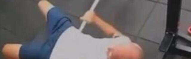 ŠIPKA MU ISKLIZNULA IZ RUKE, A ONDA... Muškarac nastradao u teretani, jedna greška ga je KOŠTALA SVEGA! (VIDEO)