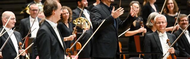 Barokni sjaj, raskoš i stroga mera: Koncert Minhenske filharmonije sa dirigentom Lahavom Šanijem i solistom trubačem Gvidom Segersom