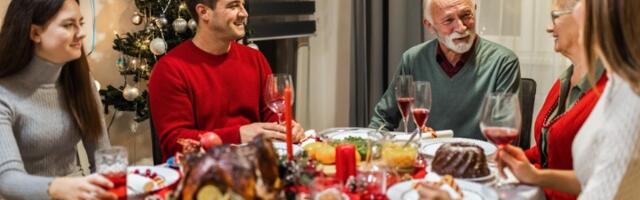 Kako da se izborimo sa NEPRIJATNIM PITANJIMA tokom slava i prazničnih okupljanja? Evo šta savetuju terapeuti