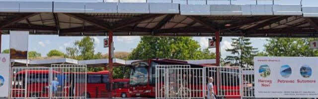 Sudar autobusa "Niš ekspres" i teretnog vozila na autoputu: Ima povređenih