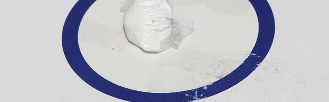 Tokom pokušaja bekstva od policije pokušao da se reši 50 g amfetamina, posle mu našli i marihuanu i tablete