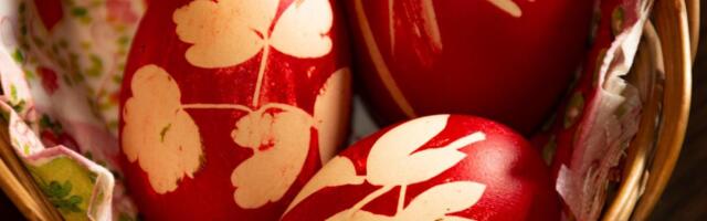 Greške zbog kojih vam farbanje jaja u lukovini nije uspelo prošle godine: Izbegnite ih i za ovaj Uskrs će boja biti savršena