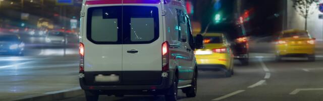 Uznemirujuć snimak jezivog sudara u Novom Pazaru: Motociklista hitno prebačen u Beograd, pokosio ga autobus
