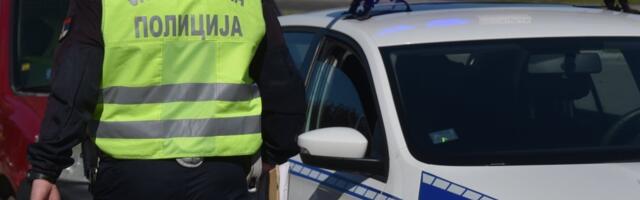 UŽAS NAD UŽASIMA! MERCEDESOM NAMERNO UDARIO POLICAJCA: Patrola ga zaustavila zbog redovne kontrole, on dodao gas, a onda...