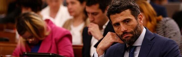 Uručena "pedala" Aleksandru Šapiću (FOTO)