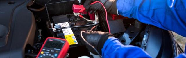 Automehaničar pokazao sjajan trik: Auto sa praznim akumulatorom možete pokrenuti (VIDEO)