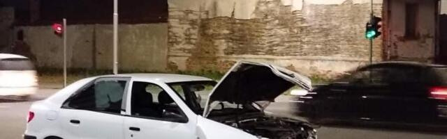 Snažan sudar dva vozila na raskrsnici kod Rakićevih semafora