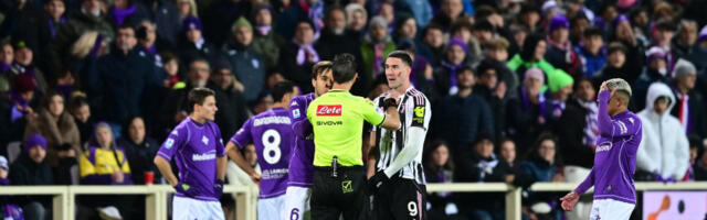 Skandal u Italiji! Sudija usred utakmice molio Vlahovića da ne napušta teren! (FOTO GALERIJA)