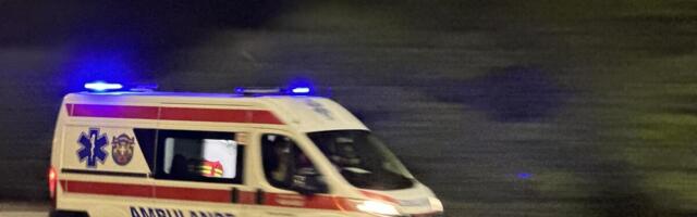 Saobraćajna nezgoda na Karaburmi: Sudarila se 2 automobila, devojka hitno prevezena u Urgentni!